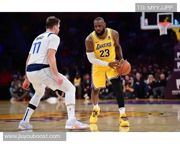 铁观音表现平平克莱全场手感冰凉仅得5分1篮板1助攻